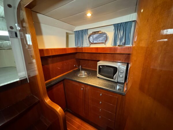 Cayman Yachts 38 WA – Bild 7
