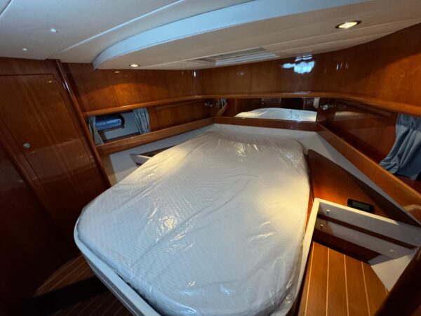 Cayman Yachts 38 WA – Bild 8