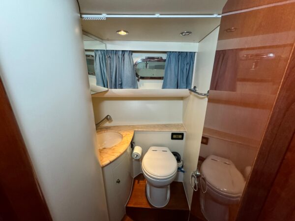 Cayman Yachts 38 WA – Bild 12