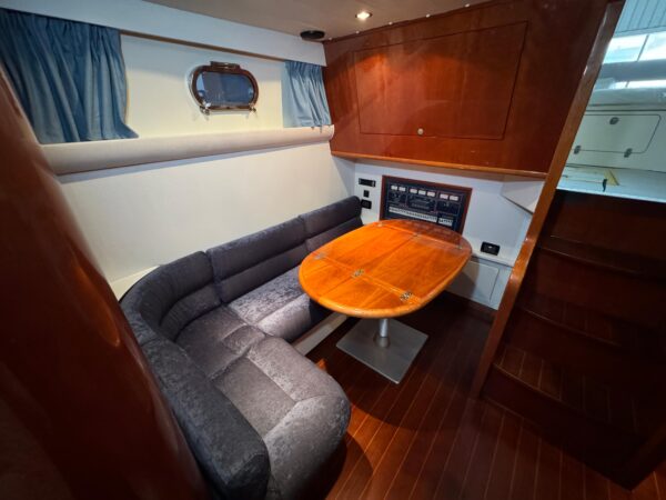 Cayman Yachts 38 WA – Bild 13