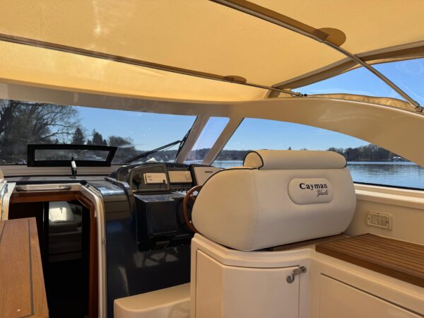 Cayman Yachts 38 WA – Bild 15