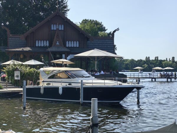 Cayman Yachts 38 WA – Bild 2