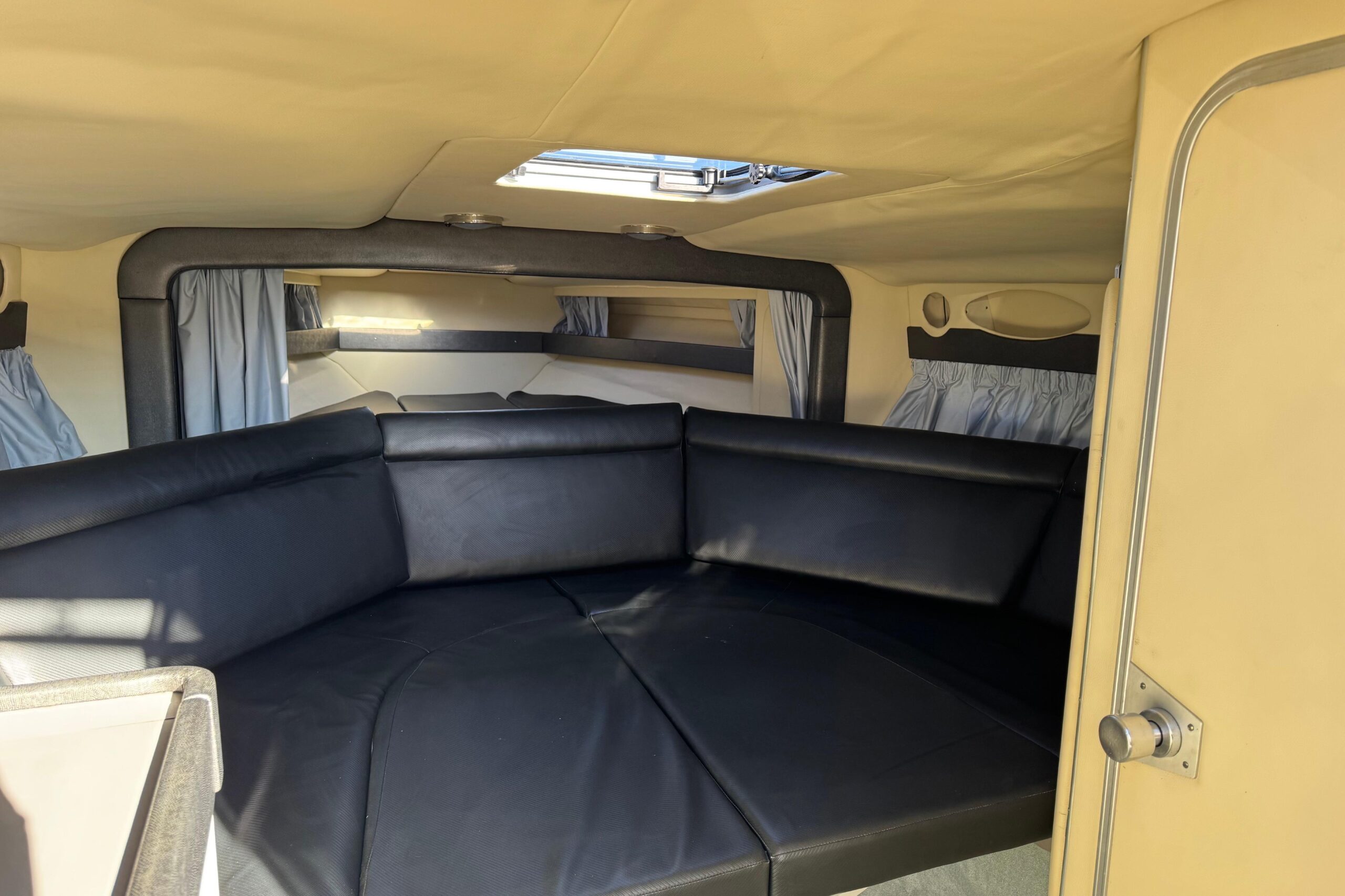 Sunseeker Tomahawk 37 – Bild 6